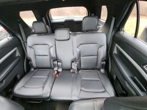 Used 2017 Ford Explorer XLT w/ Equipment Group 202A image 15