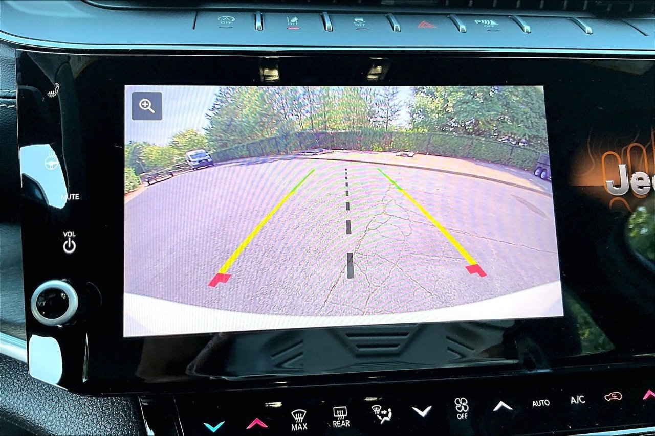 New 2027 Jeep Grand Cherokee Altitude AWD/4WD image 13