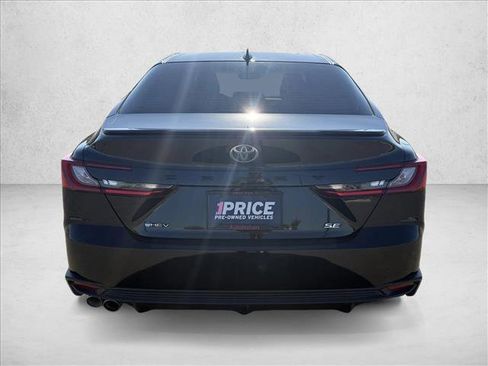 Used 2025 Toyota Camry SE image 6