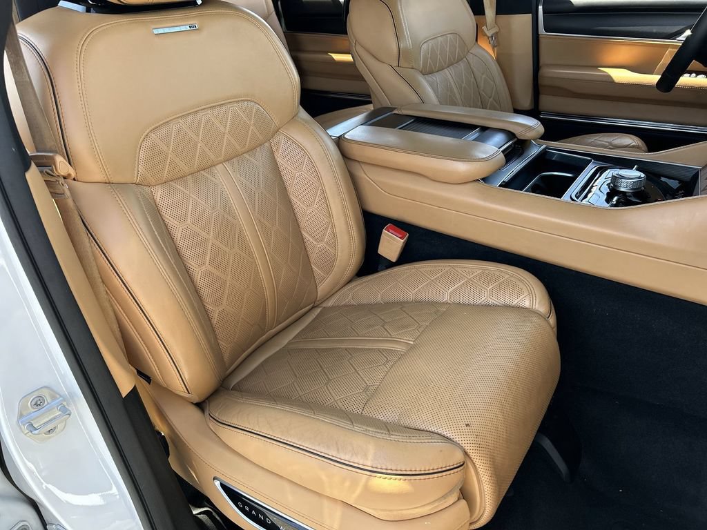 Used 2024 Jeep Grand Wagoneer Series III w/ Rear Seat Video Group 1 AWD/4WD image 29