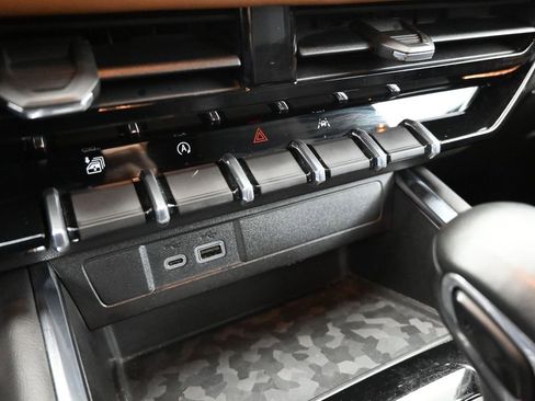 Used 2023 GMC Canyon AT4 image 18