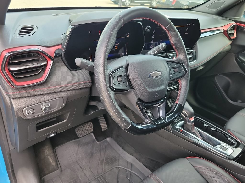 Used 2025 Chevrolet TrailBlazer RS w/ Convenience Package AWD/4WD image 9