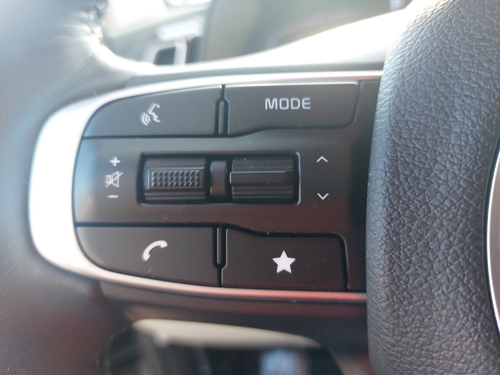 Used 2024 Kia Sportage EX AWD/4WD image 16