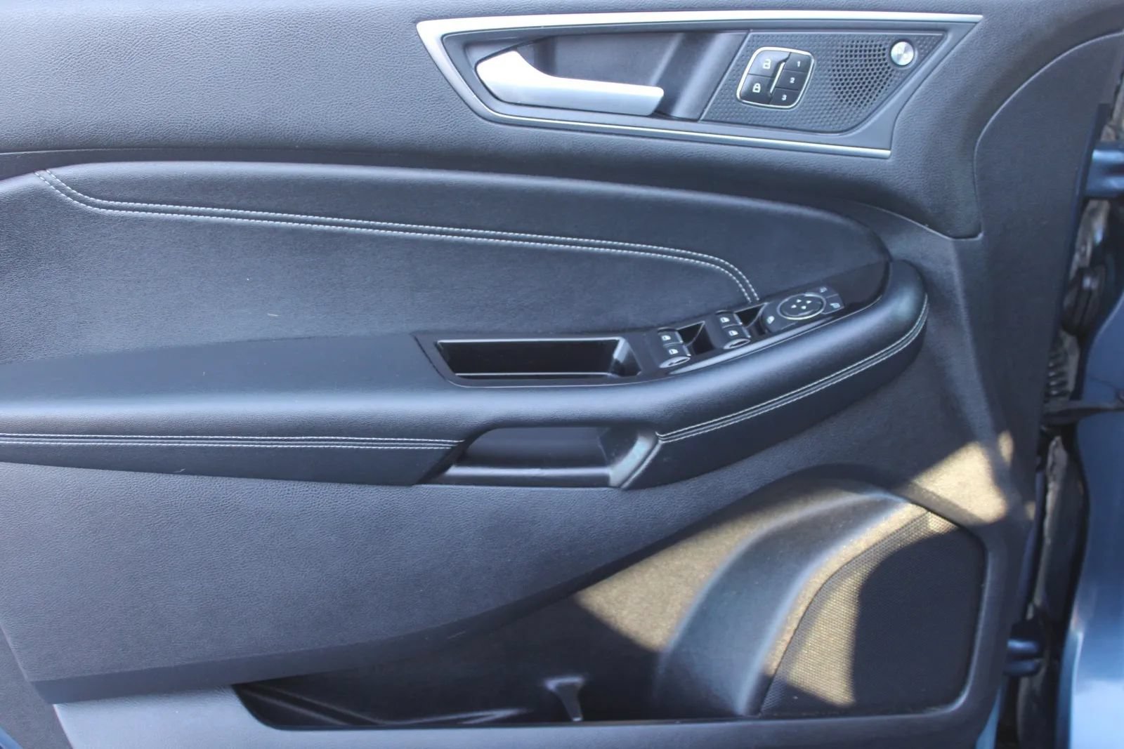 Used 2019 Ford Edge Titanium w/ Equipment Group 301A AWD/4WD image 16