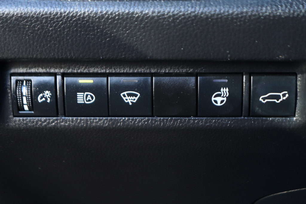 Used 2021 Toyota RAV4 XLE Premium AWD/4WD image 19