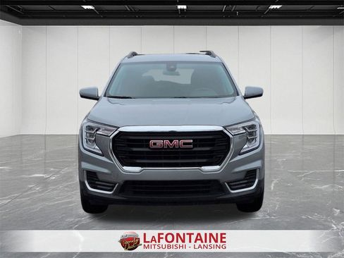 Used 2024 GMC Terrain SLE w/ Driver Convenience Package image 8
