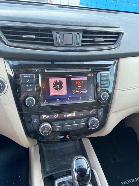 Used 2018 Nissan Rogue SV FWD image 15
