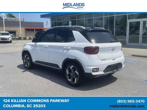 Used 2023 Hyundai Venue Limited FWD image 4