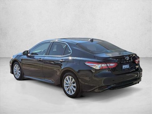 Used 2020 Toyota Camry LE image 8