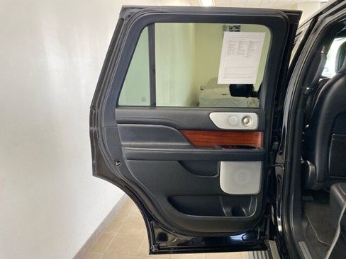 Used 2023 Lincoln Navigator Reserve AWD/4WD image 8