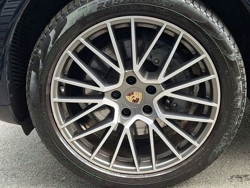 Certified 2023 Porsche Cayenne S Platinum AWD/4WD image 15