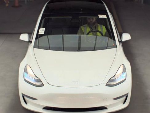 Used 2021 Tesla Model 3 Standard Range Plus RWD image 3