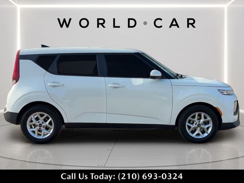 Used 2022 Kia Soul LX w/ Technology Package FWD image 8