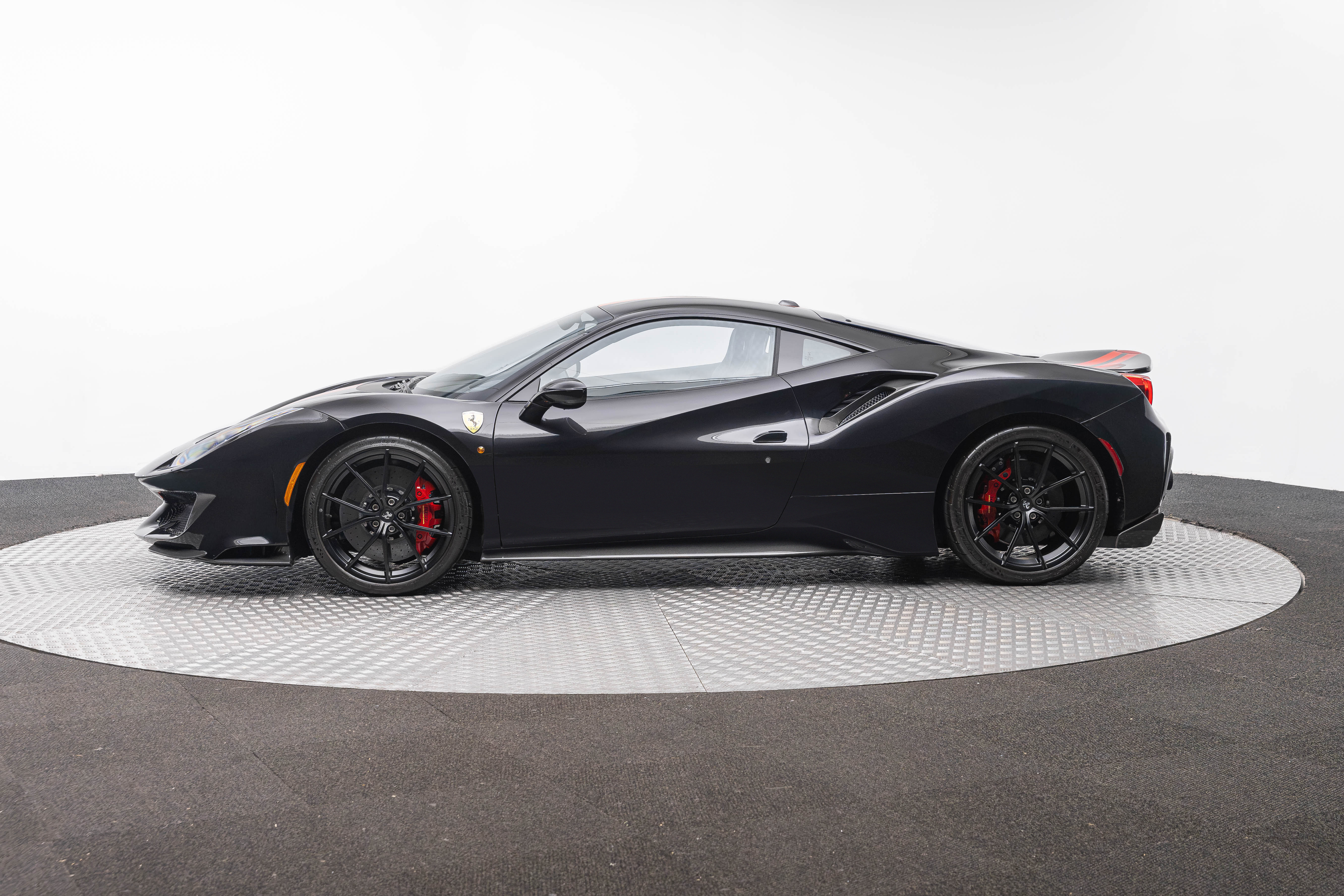 Used 2019 Ferrari 488 Pista Coupe RWD image 2