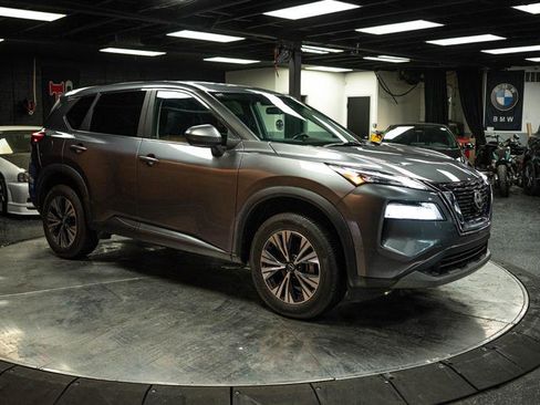 Used 2023 Nissan Rogue SV image 5