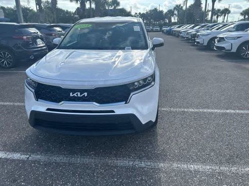 Used 2023 Kia Sorento LX FWD image 4