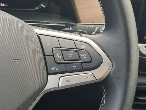 Used 2025 Volkswagen Atlas SE AWD/4WD image 32