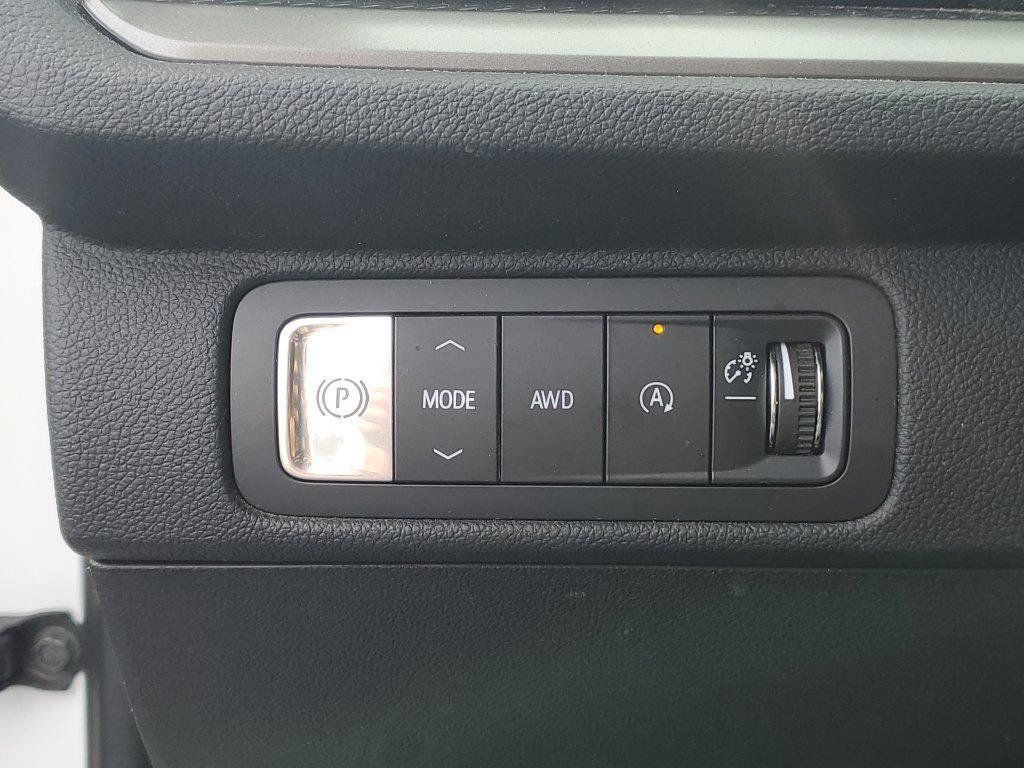 Used 2024 Chevrolet Traverse LT w/ LPO, Floor Liner Package AWD/4WD image 8