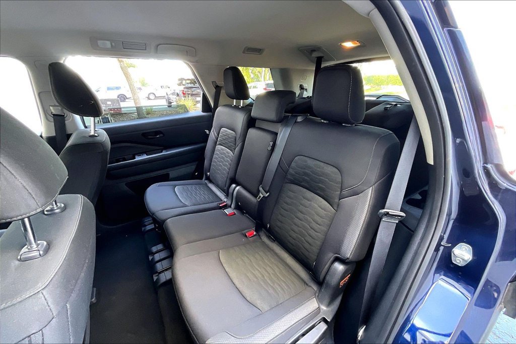 Used 2025 Nissan Pathfinder SV AWD/4WD image 14