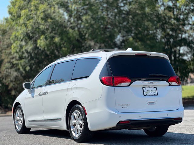 Used 2017 Chrysler Pacifica Touring-L w/ Tire & Wheel Group FWD image 7