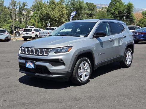 Used 2022 Jeep Compass Latitude w/ Convenience Group AWD/4WD image 1