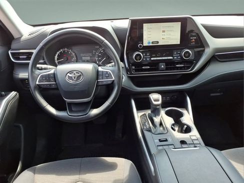 Certified 2024 Toyota Highlander LE AWD/4WD image 18