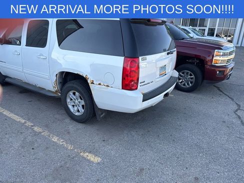Used 2011 GMC Yukon XL SLT w/ SLT-2 Equipment Package AWD/4WD image 6