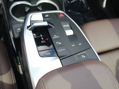 Used 2025 BMW X2 xDrive28i w/ Premium Package image 16