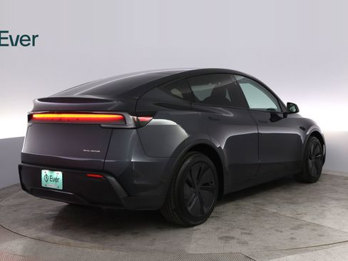 Used 2026 Tesla Model Y Long Range AWD/4WD image 3