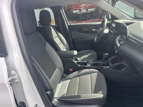 Used 2025 Chevrolet TrailBlazer LT w/ Driver Confidence Package AWD/4WD image 19