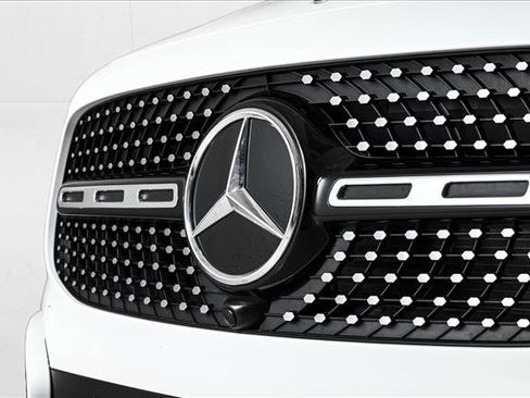 New 2025 Mercedes-Benz GLB 250 4MATIC image 3