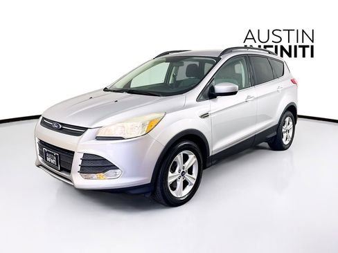 Used 2016 Ford Escape SE w/ Equipment Group 201A image 3