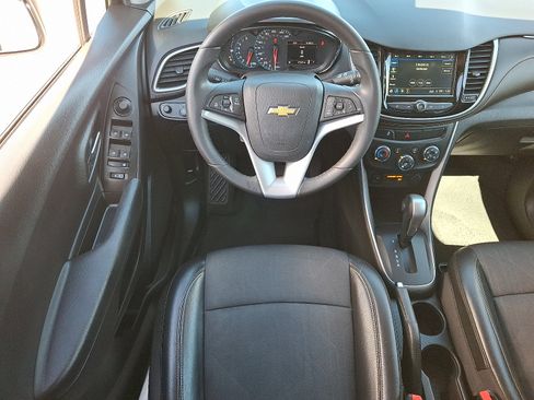 Certified 2018 Chevrolet Trax LT w/ LT Convenience Package FWD image 12