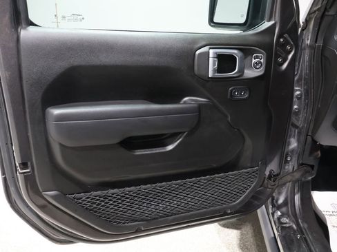 Used 2025 Jeep Wrangler Unlimited Rubicon image 14