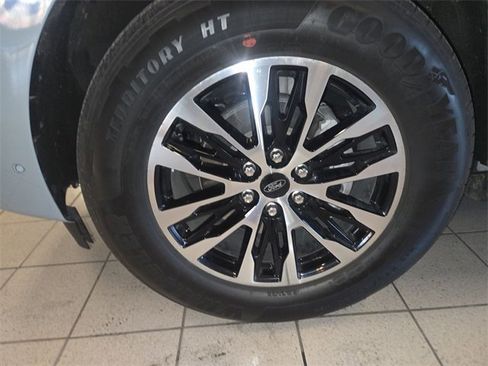 Used 2025 Ford Expedition Platinum image 10