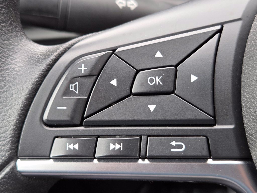 Used 2024 Nissan Sentra SV FWD image 11