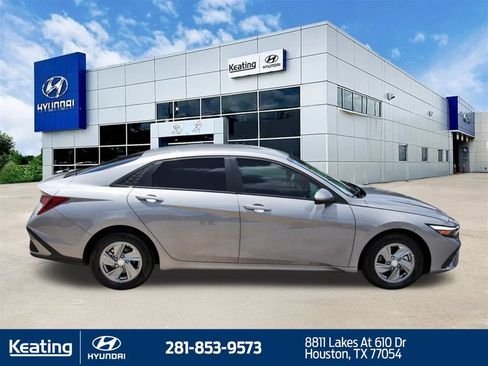 Certified 2025 Hyundai Elantra SE FWD image 8