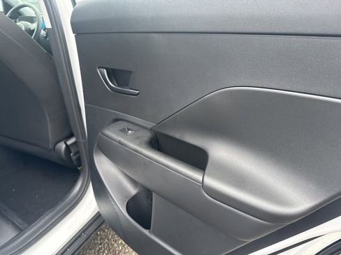 New 2026 Hyundai Kona SE image 12