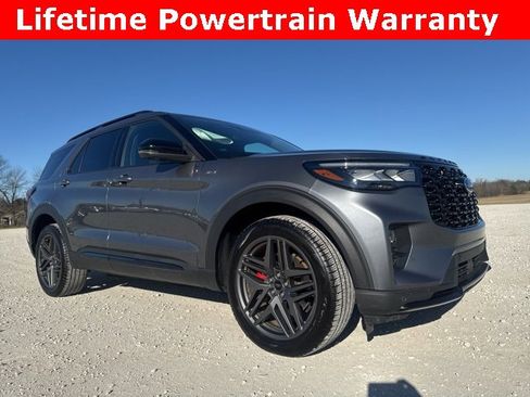 Used 2025 Ford Explorer ST-Line w/ ST-Line Street Pack image 8