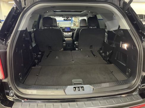 Used 2022 Ford Explorer XLT w/ Equipment Group 202A AWD/4WD image 14