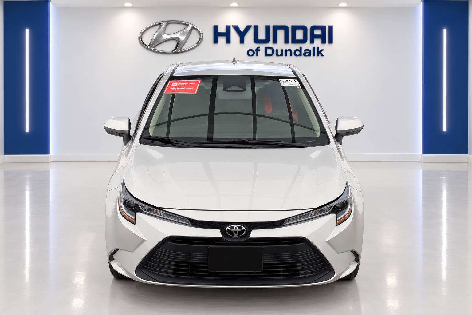 Used 2025 Toyota Corolla LE FWD image 5