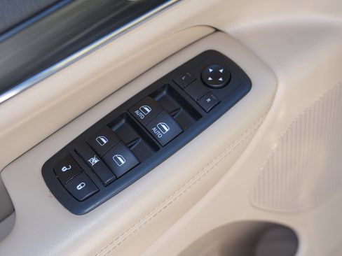 Used 2021 Jeep Grand Cherokee Limited AWD/4WD image 16