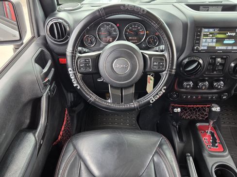Used 2017 Jeep Wrangler Unlimited Rubicon AWD/4WD image 6