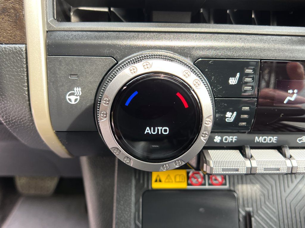 Used 2024 Toyota Tacoma Limited w/ Limited Package (LT) AWD/4WD image 29