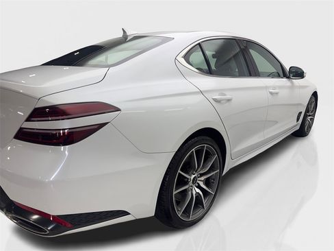 Used 2025 Genesis G70 2.5T image 13