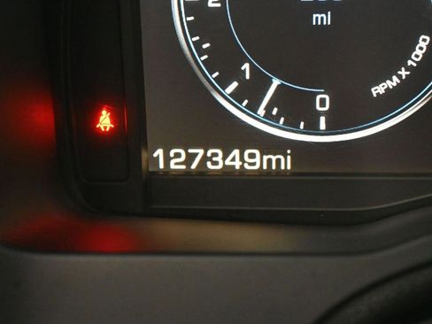 Used 2015 Cadillac Escalade Premium image 13