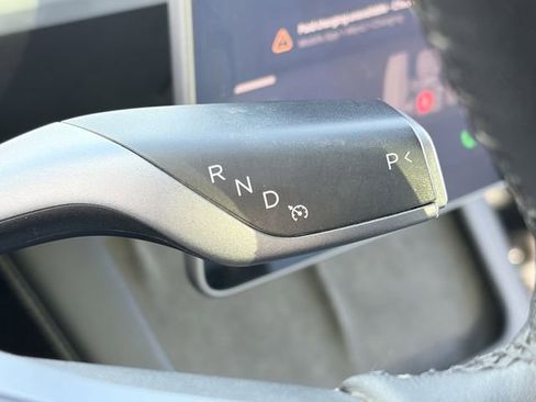 Used 2021 Tesla Model Y Long Range image 16