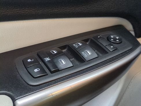 Used 2019 Jeep Cherokee Limited image 25