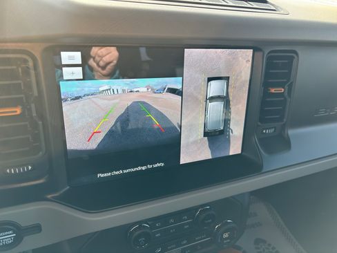 Used 2023 Ford Bronco Badlands image 30