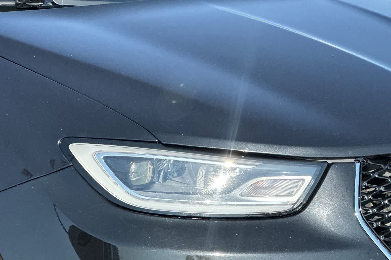 Used 2023 Chrysler Pacifica Limited FWD image 35